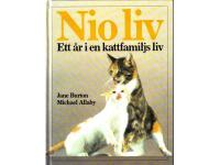 Nio liv . Ett år i en kattfamiljs liv