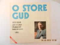 O store Gud. Artur Erikson spelar och sjunger tillsammans med damkörn och orkester.