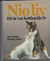 Nio liv : ett år i en kattfamiljs liv