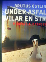 Under asfalten vilar en strand