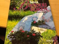 Stora broderiboken. Med ett stort mönsterark