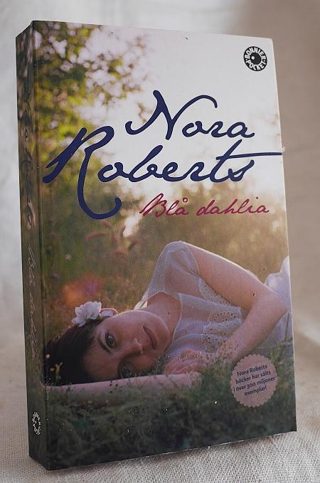 Blå dahlia | Nora Roberts | 24 SEK