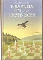Tordyveln flyger i skymningen
