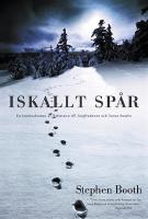 Iskallt spår / Stephen Booth ; översättning av Carla Wiberg.